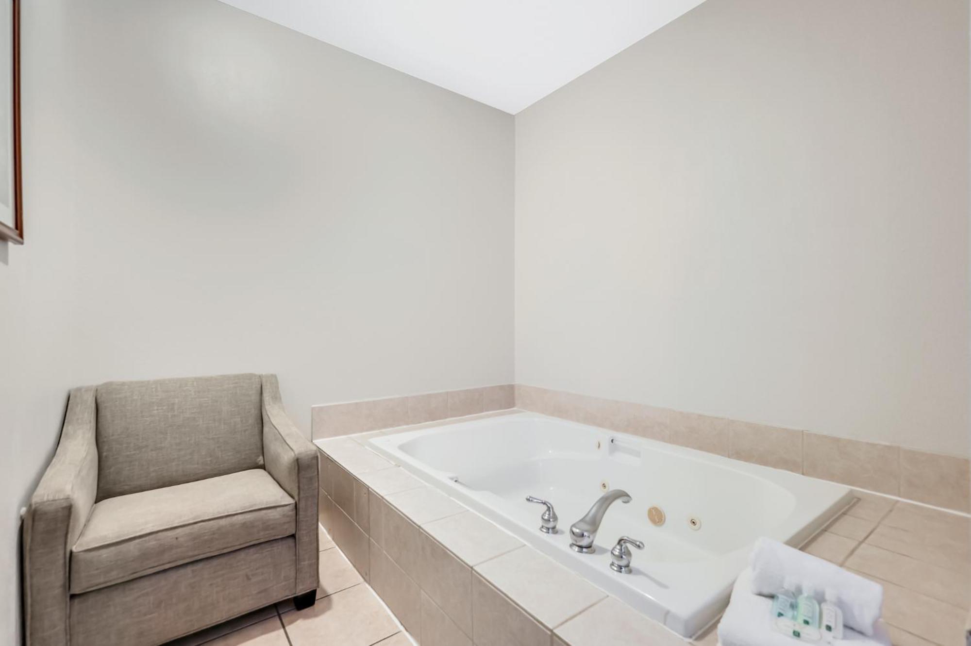 Quality Inn & Suites Of Liberty Lake Ngoại thất bức ảnh