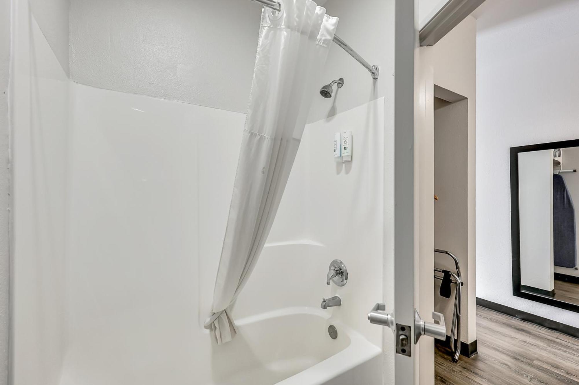 Quality Inn & Suites Of Liberty Lake Ngoại thất bức ảnh