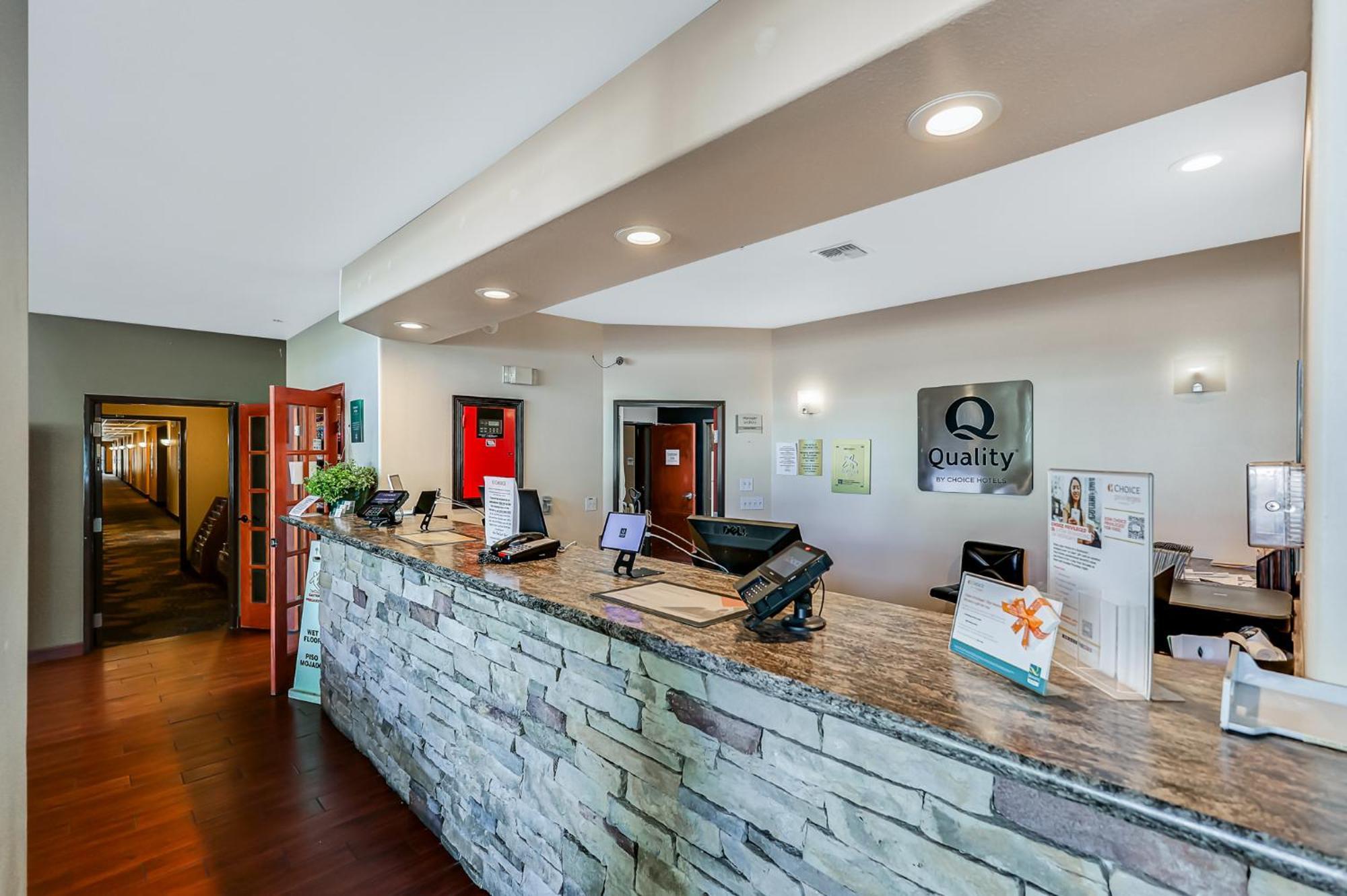 Quality Inn & Suites Of Liberty Lake Ngoại thất bức ảnh