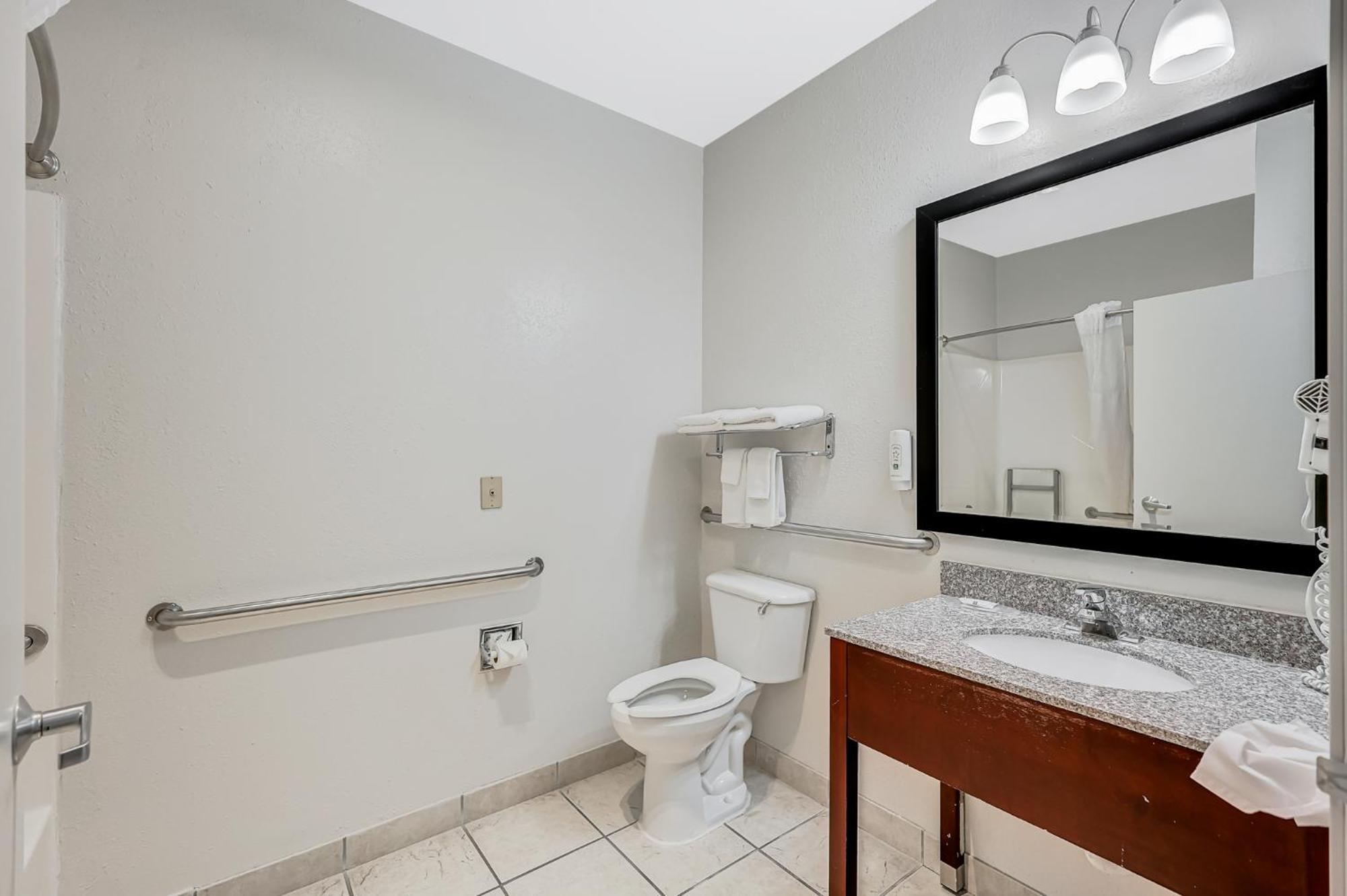 Quality Inn & Suites Of Liberty Lake Ngoại thất bức ảnh