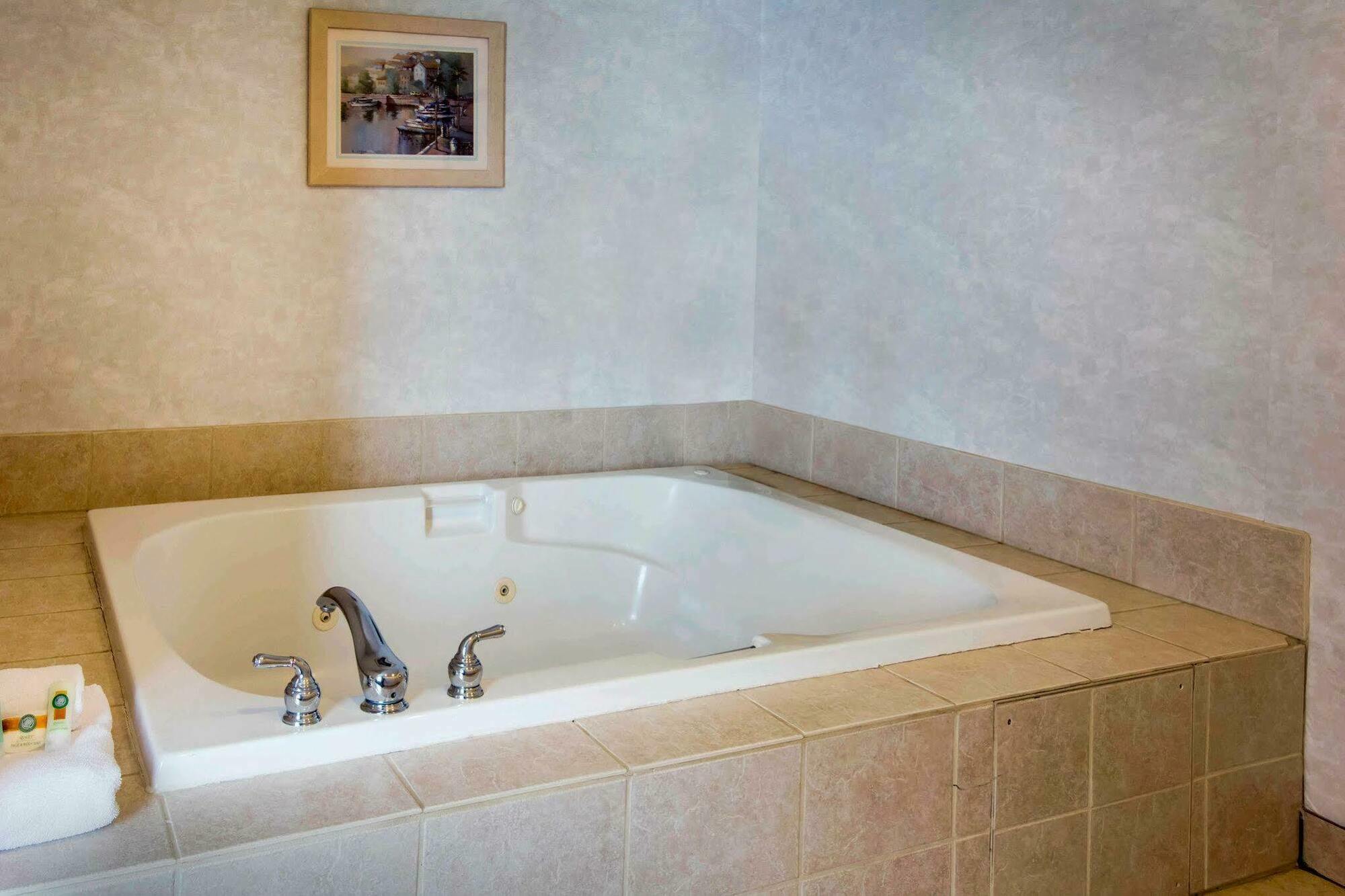 Quality Inn & Suites Of Liberty Lake Ngoại thất bức ảnh