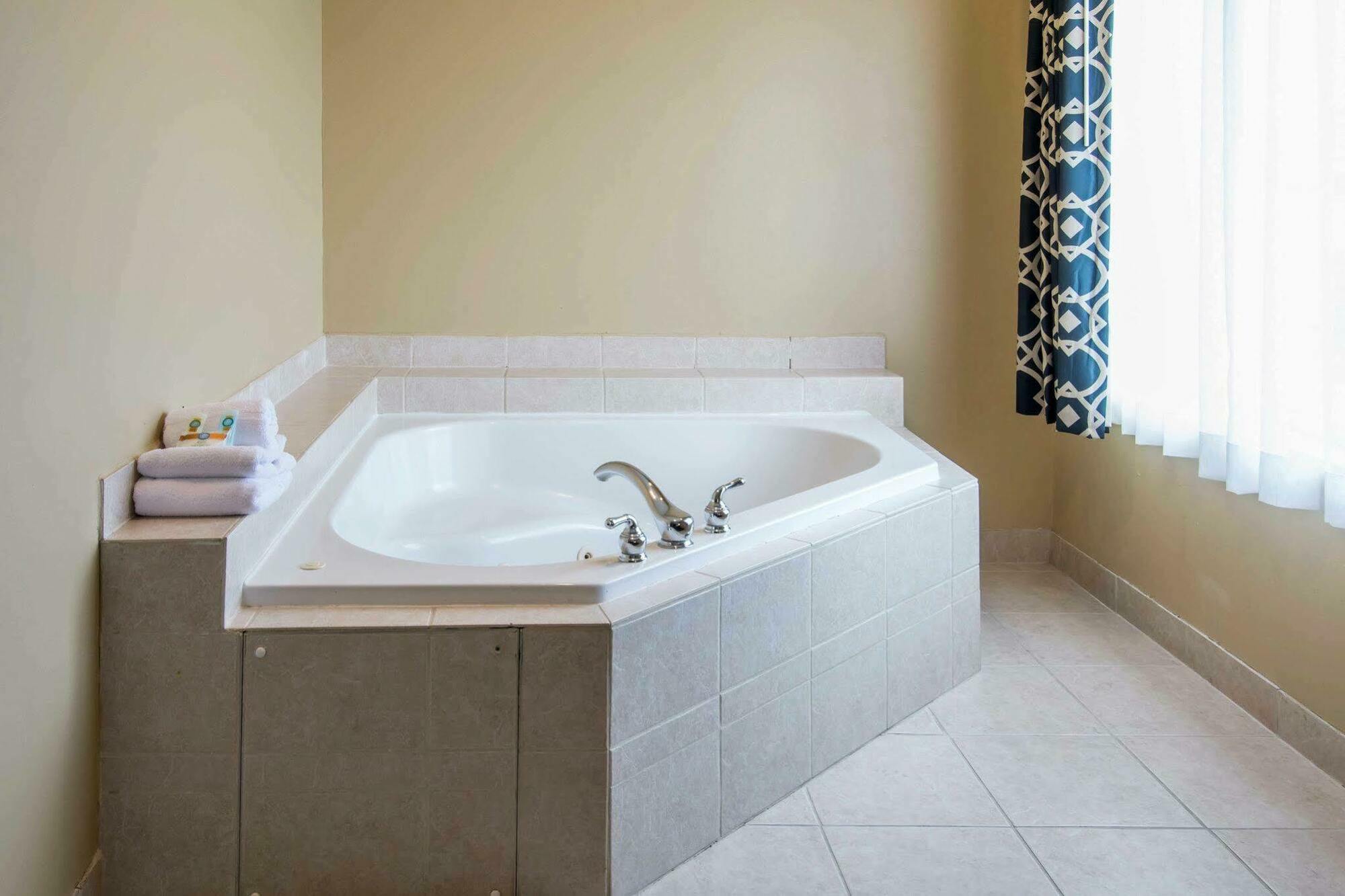 Quality Inn & Suites Of Liberty Lake Ngoại thất bức ảnh